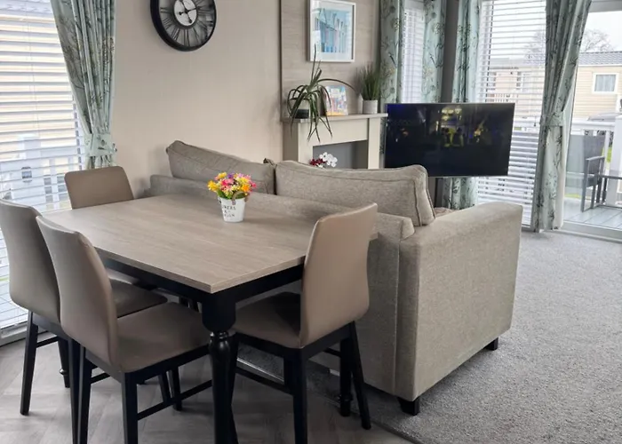 2 Bedroom Villa - Lakeside Holiday Park