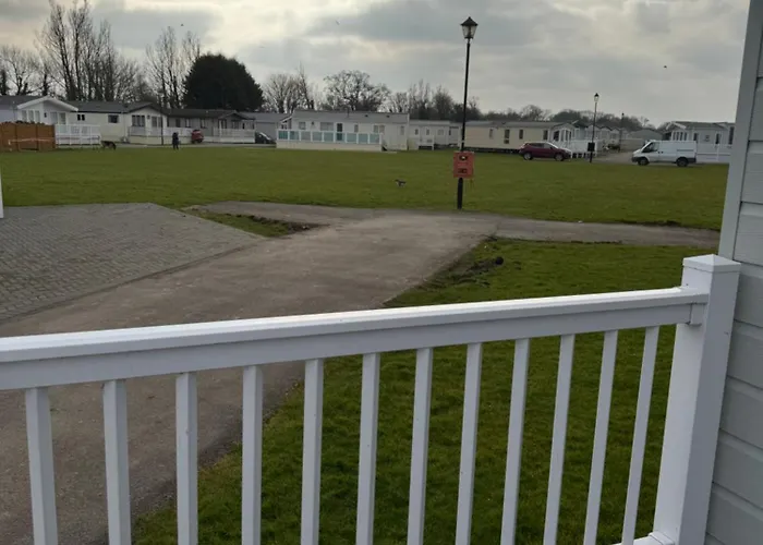 2 Bedroom Villa - Lakeside Holiday Park
