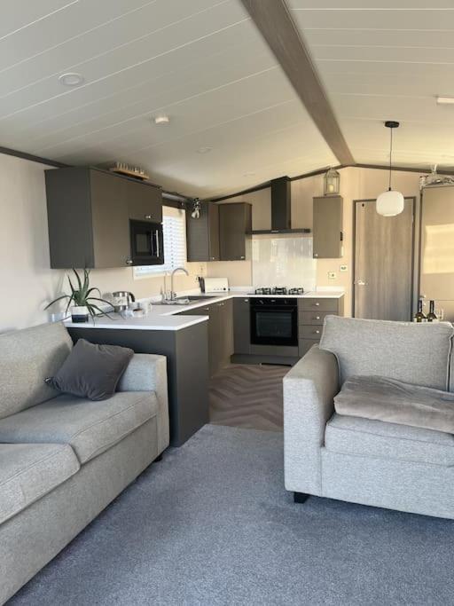 Villa 2 Bedroom - Lakeside *