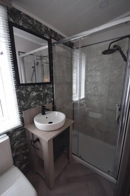 Villa 2 Bedroom - Lakeside Merston
