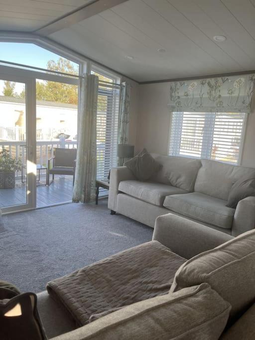 2 Bedroom - Lakeside Villa